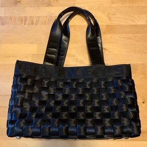 Harveys Seatbelt Black Medium Madison Tote